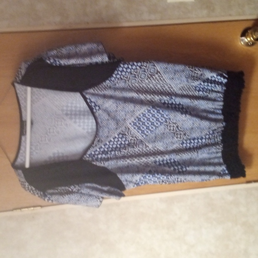 Sixteen Plus size 3x short sleeve stretch black and blue banded top